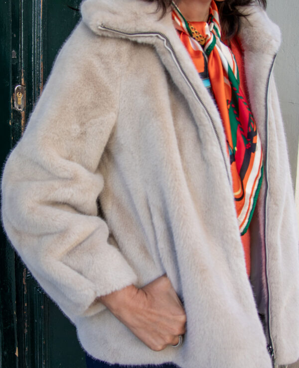 Chaquetón pelo beige