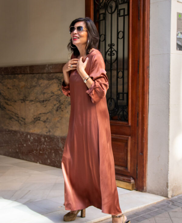 Vestido satén teja