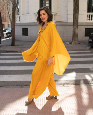 Aina capa con bordados